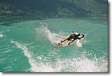 Wakeboard und Wasserski auf dem Brienzersee